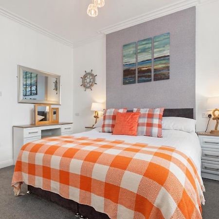 Coach Guest House Тенбі Екстер'єр фото