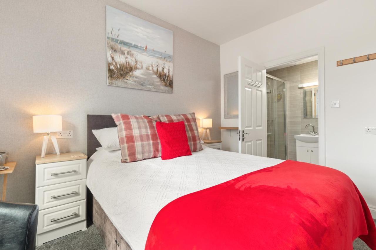 Coach Guest House Тенбі Екстер'єр фото