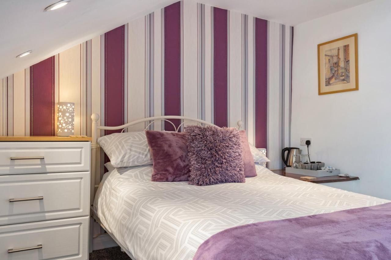 Coach Guest House Тенбі Екстер'єр фото