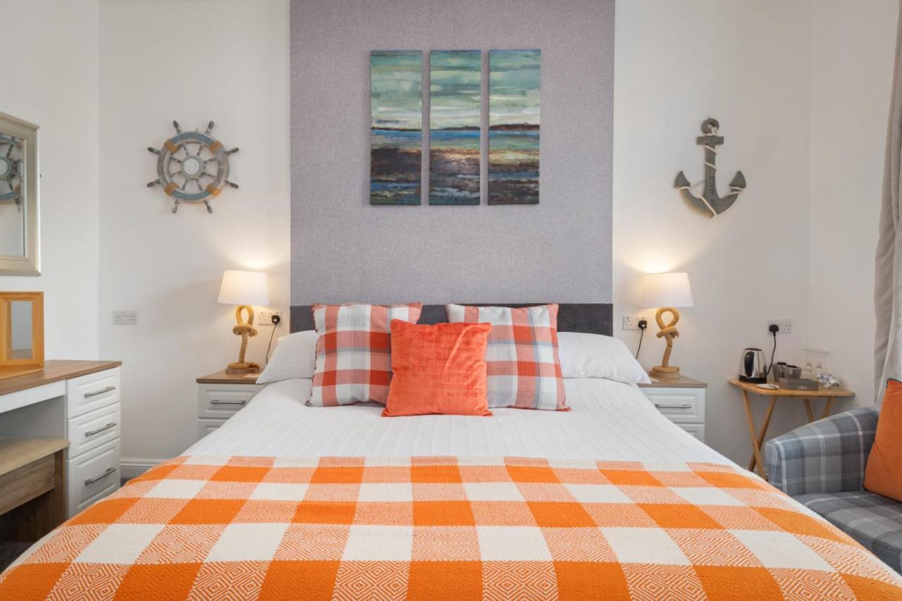 Coach Guest House Тенбі Екстер'єр фото