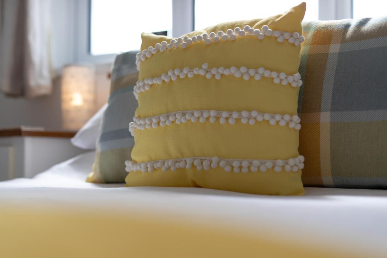 Coach Guest House Тенбі Екстер'єр фото