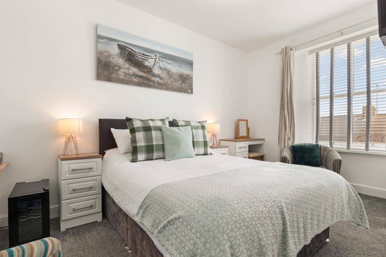Coach Guest House Тенбі Екстер'єр фото