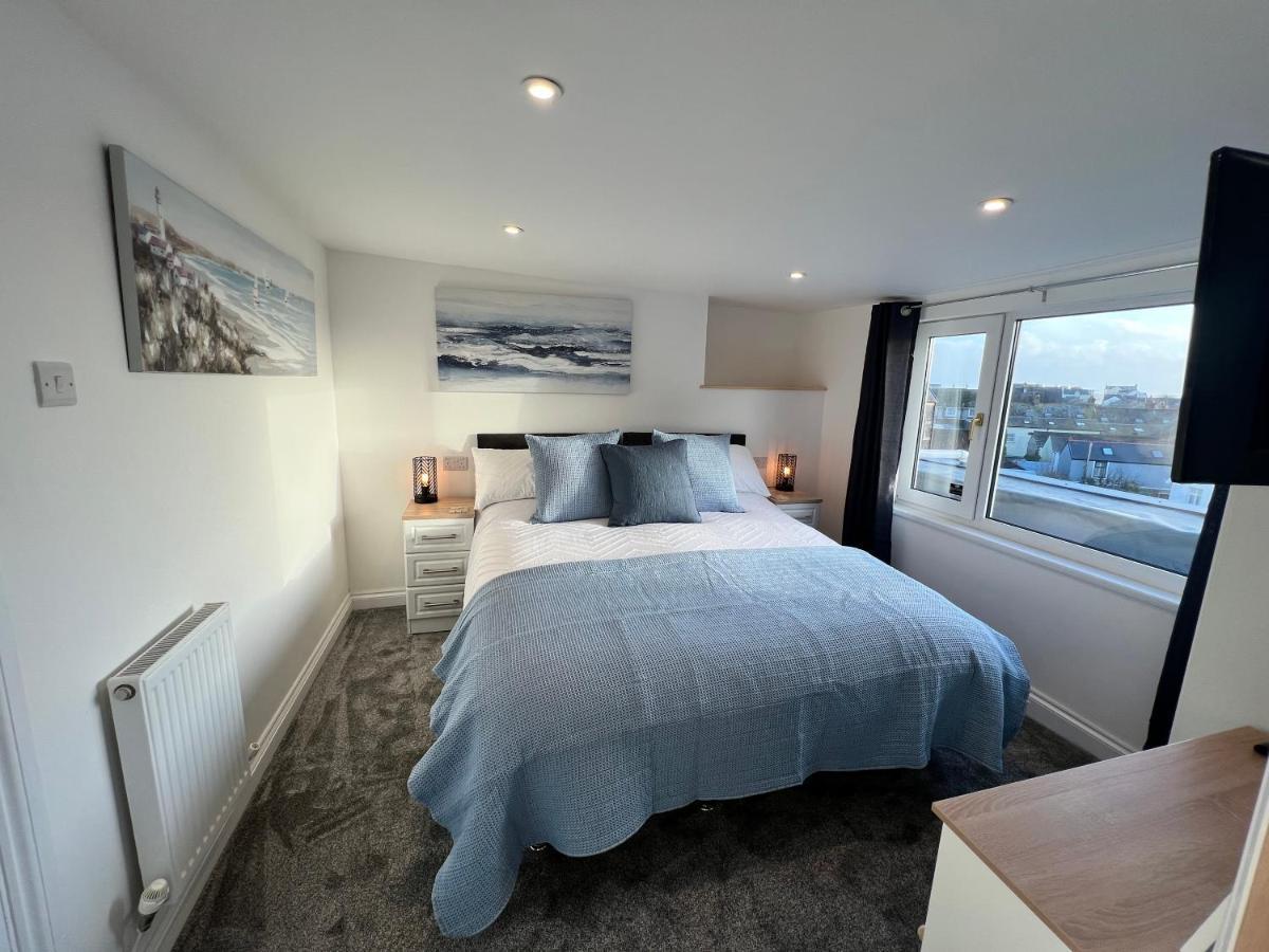 Coach Guest House Тенбі Екстер'єр фото