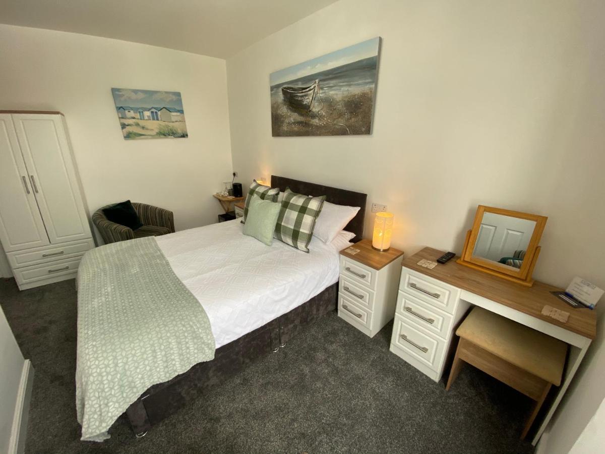 Coach Guest House Тенбі Екстер'єр фото