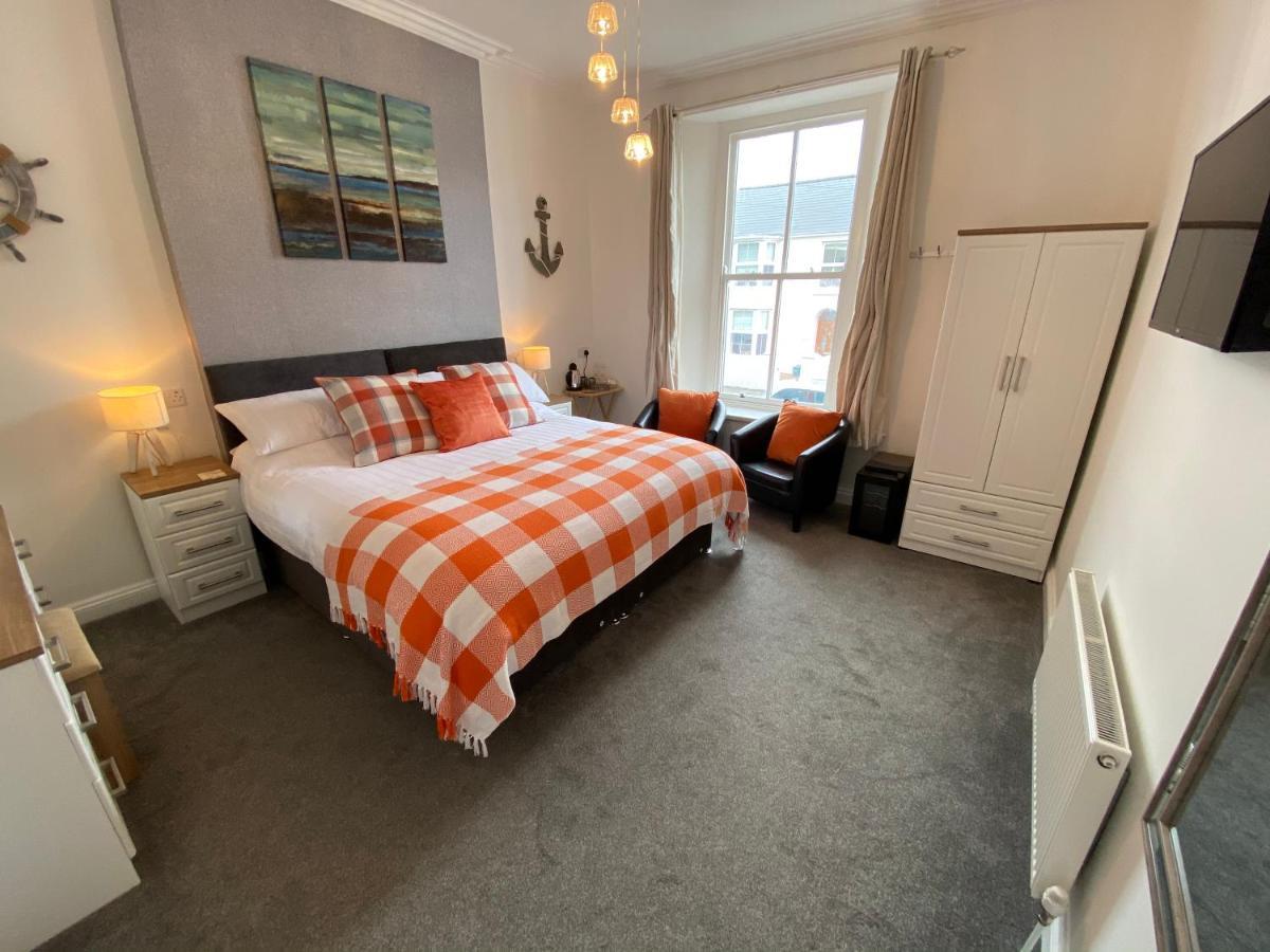 Coach Guest House Тенбі Екстер'єр фото